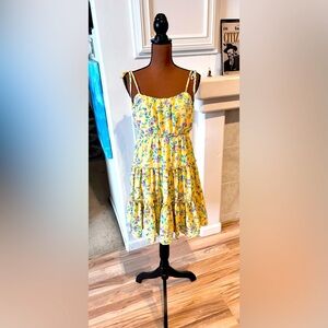Cute light yellow Blu Pepper floral dress in size large. Such a pretty dress!